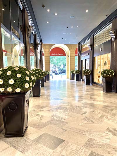 Allestimento estivo Galleria Cavour Bologna